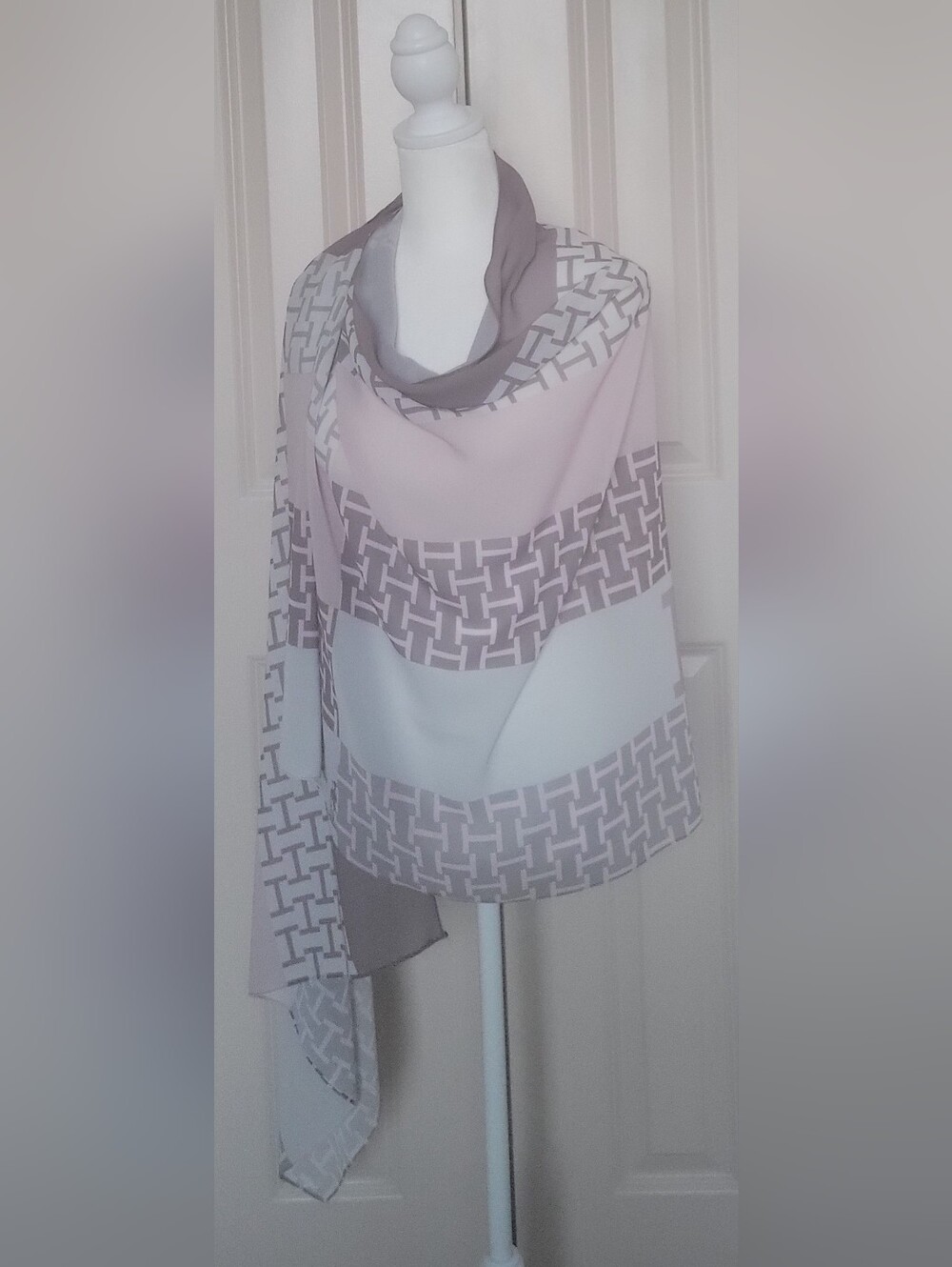 Elegant Pink and Taupe Patterned Women's Scarf